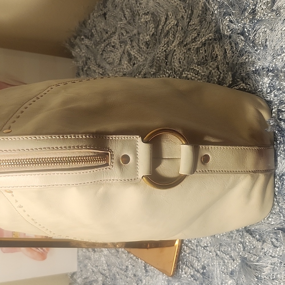 Yves Saint Laurent Off-White Shoulder Bag with Gold Accents - Picture 5 of 16